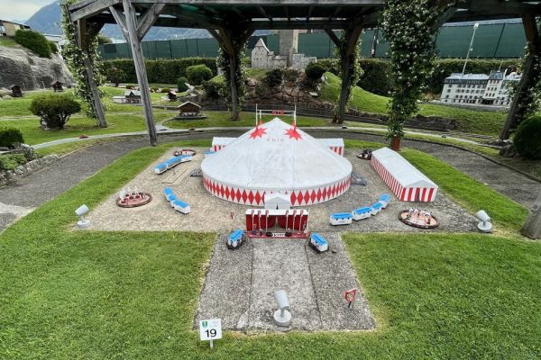 a5-swissminiatur1-47A74F715-FE23-98A3-1793-4944D7C3F552.jpg